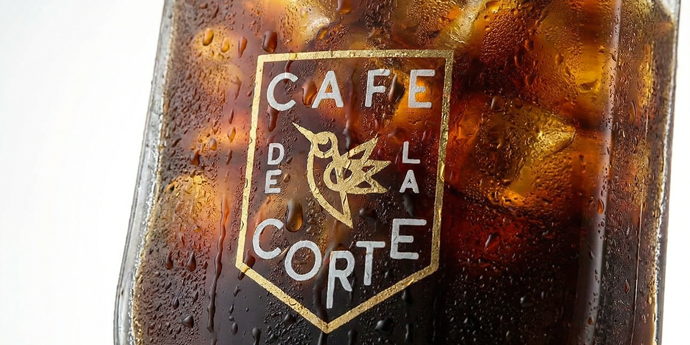 Café De La Corte shield label detail