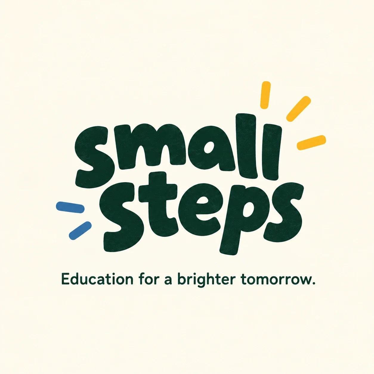 لوگوتایپ Small Steps و پیام آموزشی روی زمینهٔ کرم.